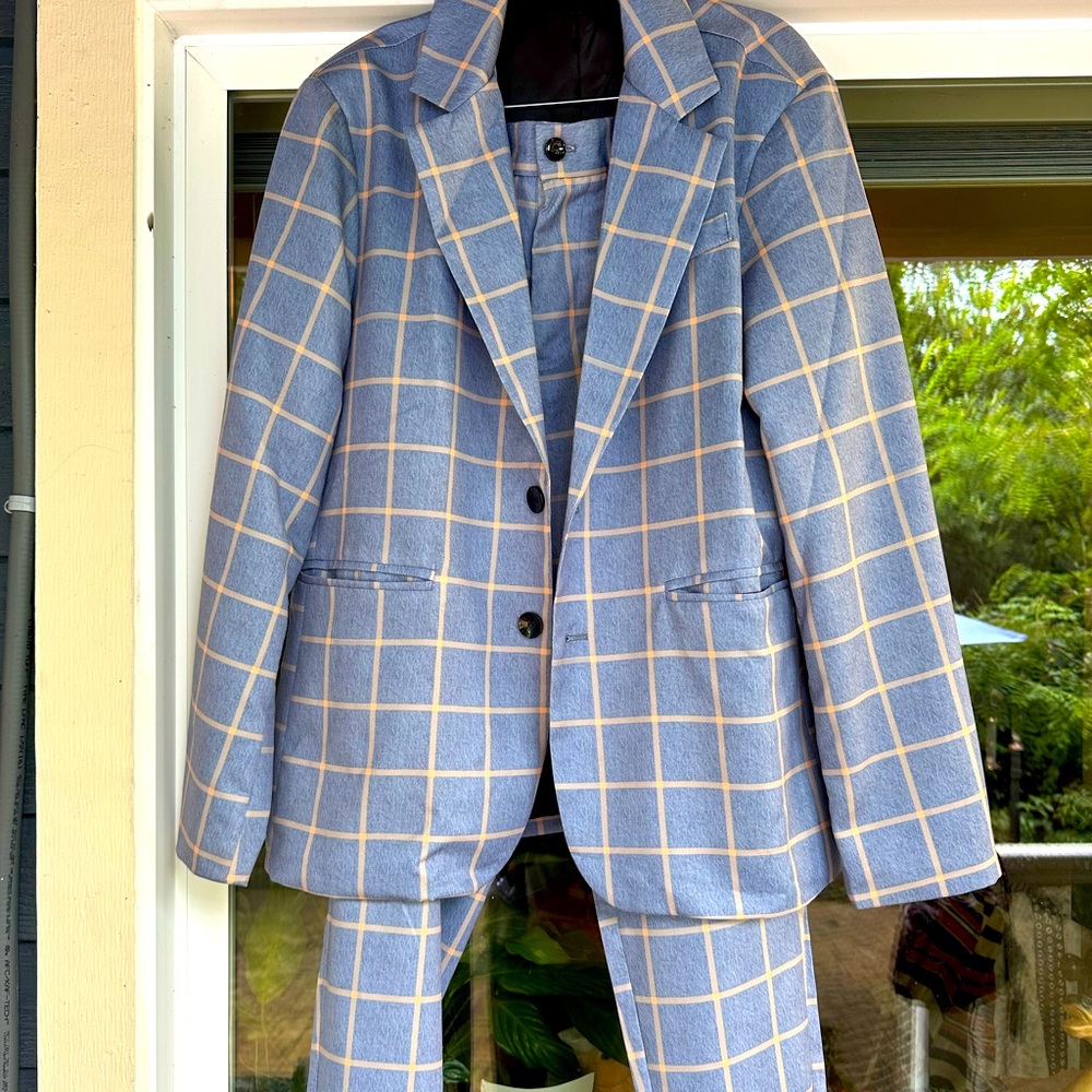 Spring time - Light suit, oversized look for women size 2 - 6. Or men size S